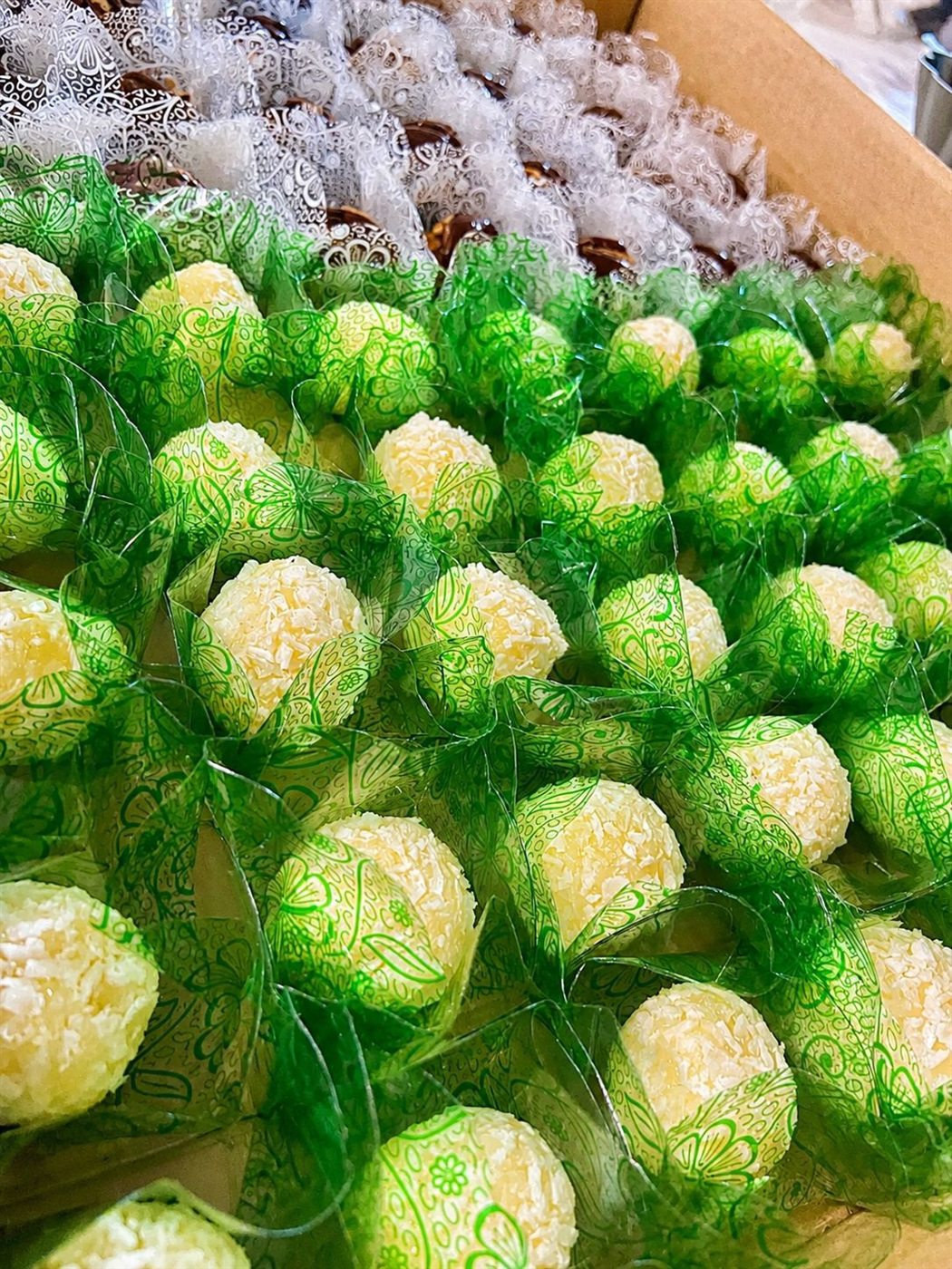 Docinhos artesanais feitos à mão e embalados individualmente pela Panelinhas da Bá para encomendas e festas